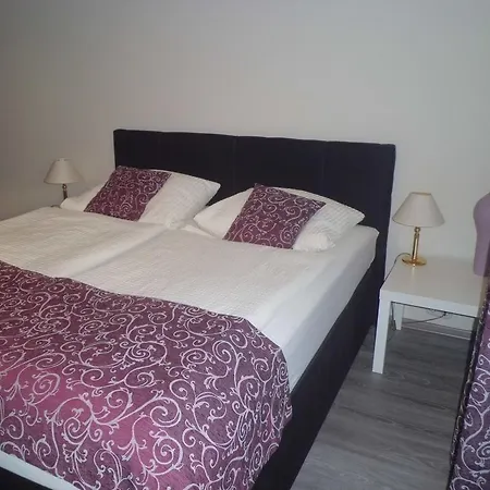 מלון Ferienquartier Waldblick 2*